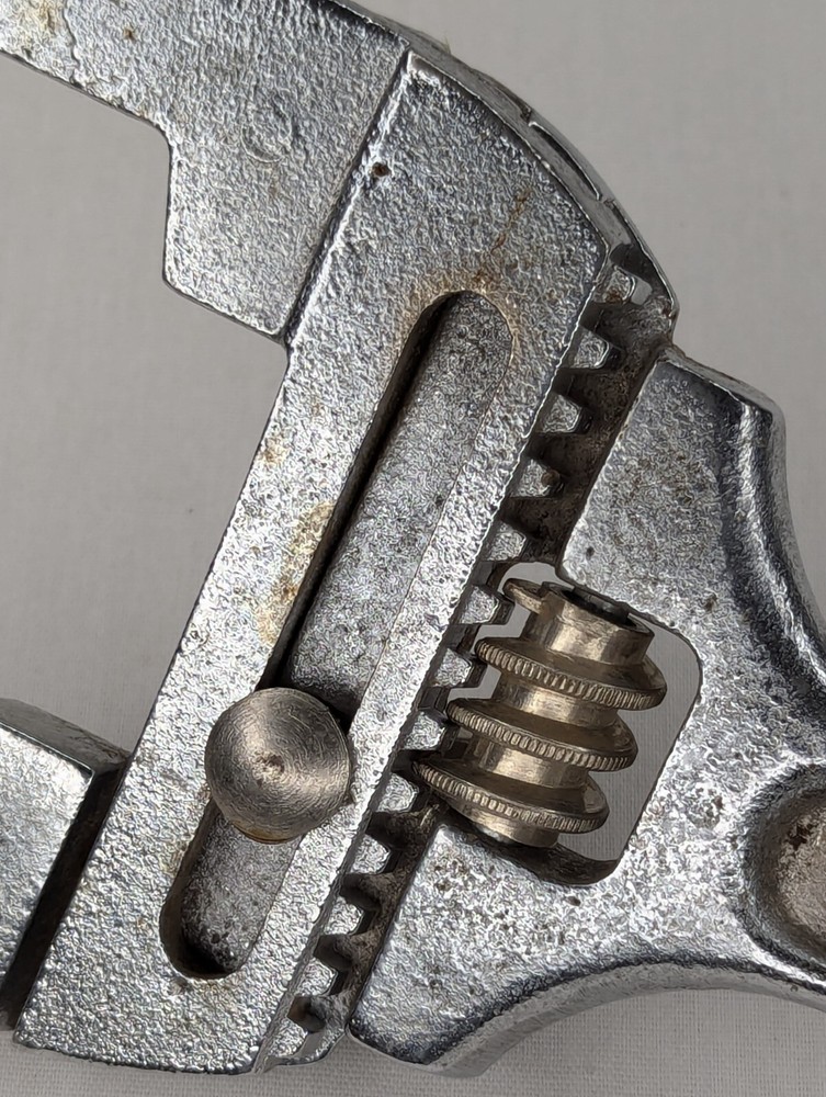 Thumbscrew Adjustable Wing-Nut Locking Slip & Lock Plumbers Wrench