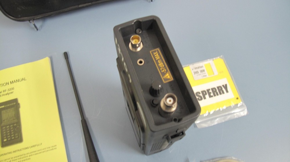 Sperry Model RF-3200 Field Analyzer With Accessories & Case Good Condition