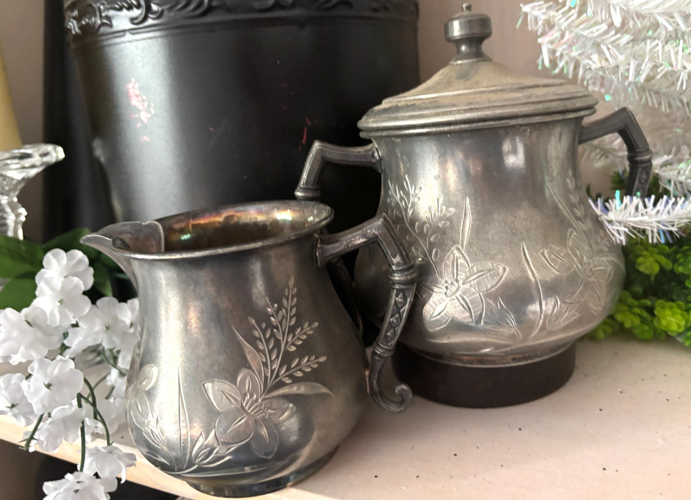 SET 2 Vtg BROOKLYN TRIPLE SILVER Silverplate Lid SUGAR BOWL FLORAL ETCH Creamer