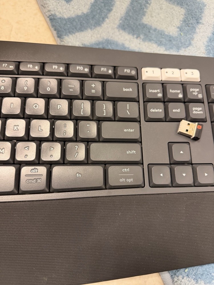 Logitech K850 Wireless/unify Bluetooth Keyboard With M705 Unifying Mouse