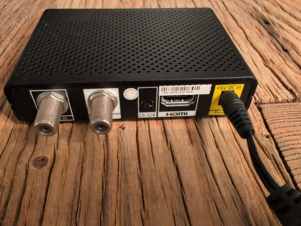 Time Warner Cable TWC Digital Adapter Unit HDMI DCI401TWC2 with AC Adapter