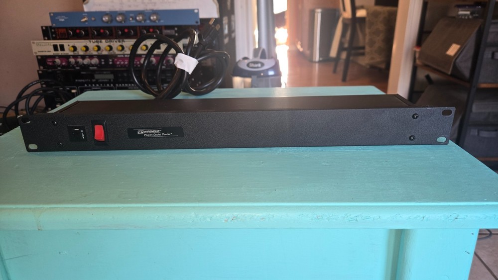 Wiremold Sentrex Rack Mount 6-Outlet Surge Suppressor/Protector
