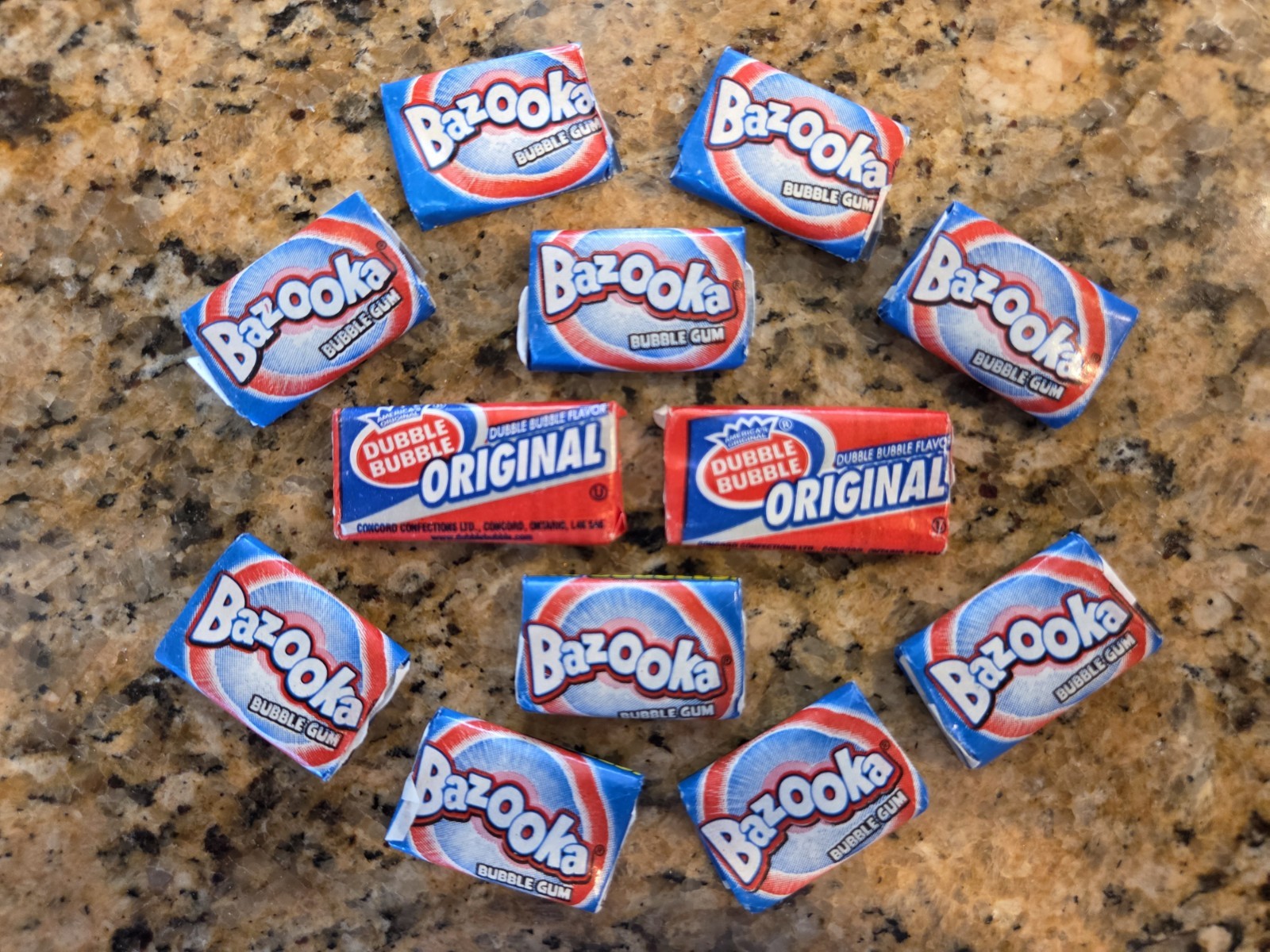 10 VINTAGE BAZOOKA BUBBLE GUM / 2 FLEER DUBBLE BUBBLE GUM - SEALED COMICS