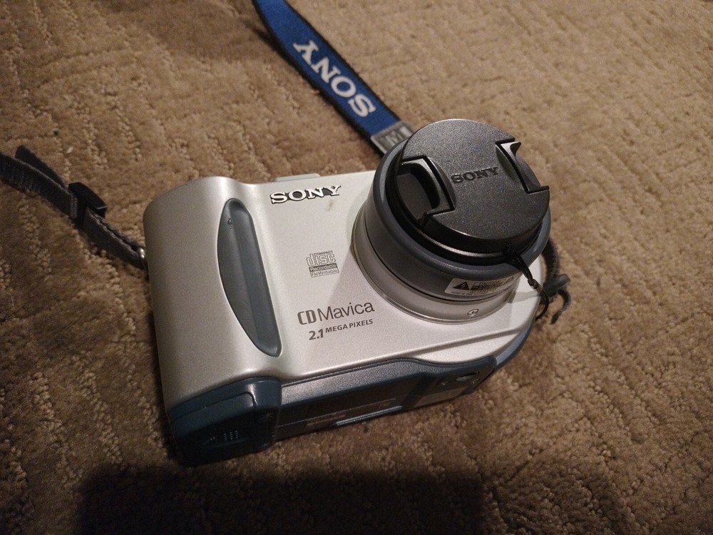 Sony Mavica MVC-CD200 2.1MP Digital Camera - Silver