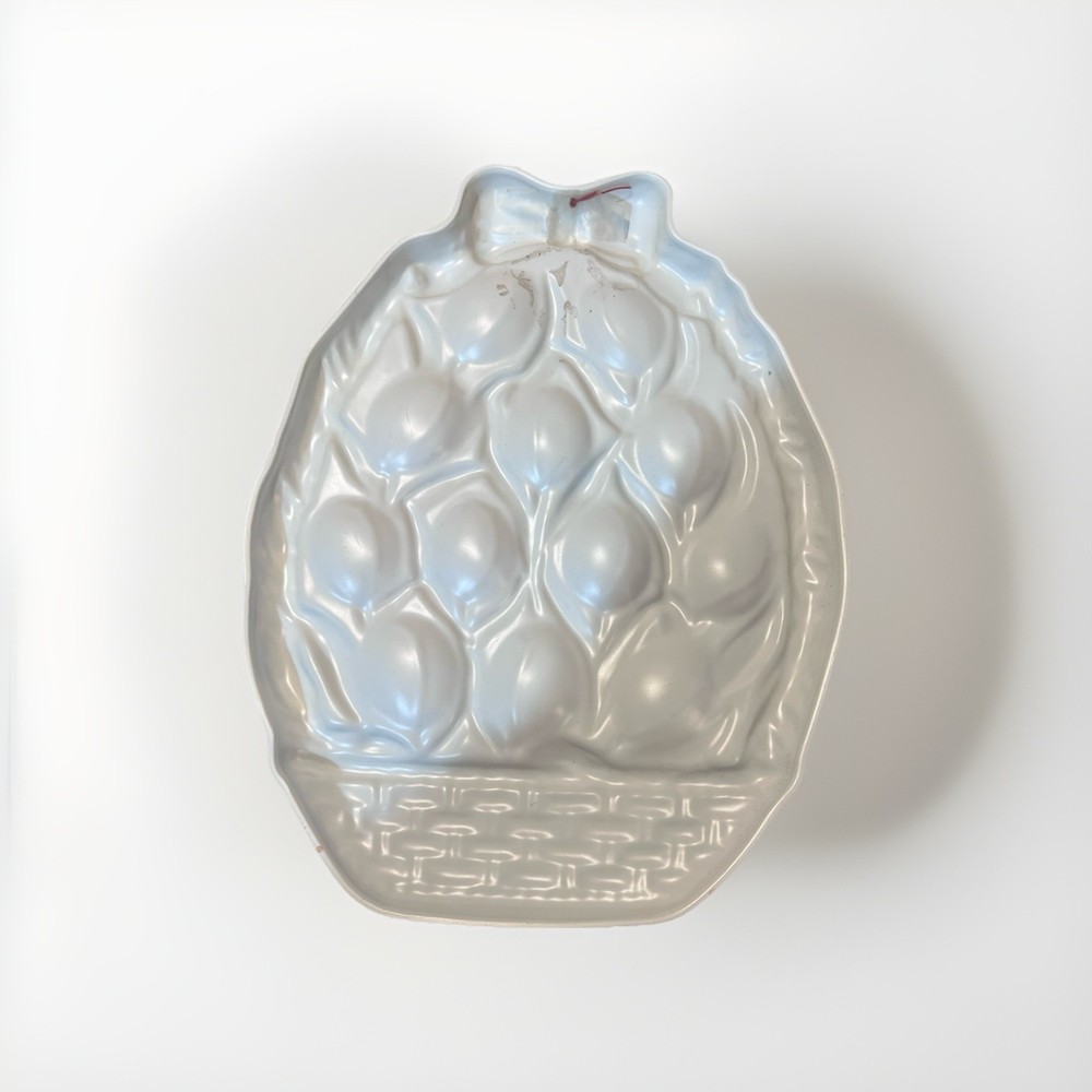 Plastic Deviled Egg Plate, Easter Basket Shape, Blue Bow ￼