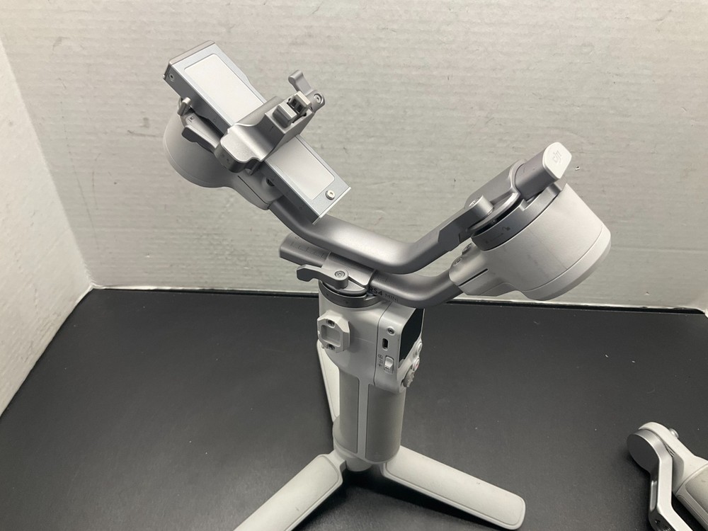 DJI RS 4 Mini Combo 3-Axis Camera Gimbal Auto Axis Locks