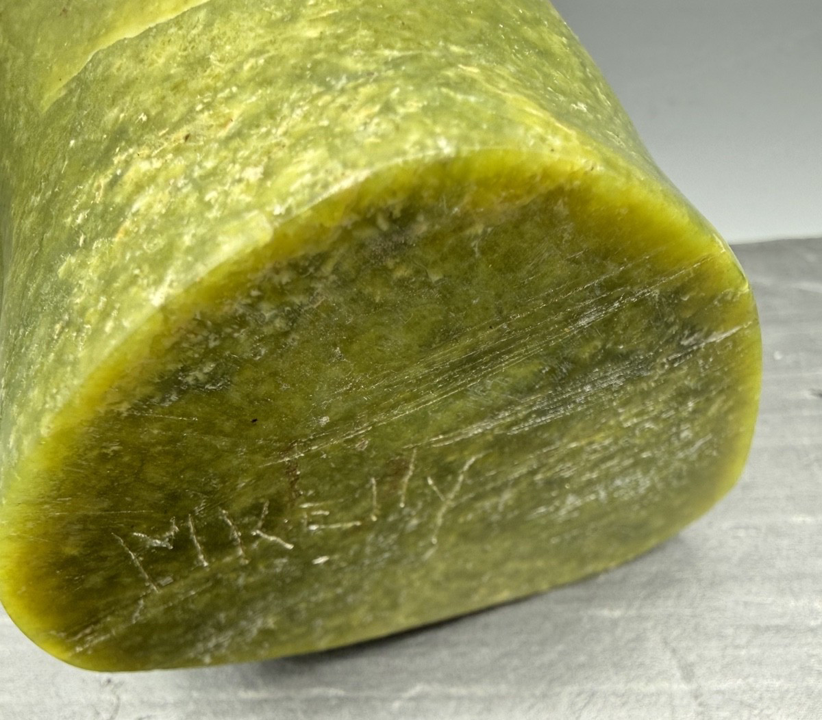 INUIT CARVED BEAR HEAD BY MOSHE KELLY carved serpentine