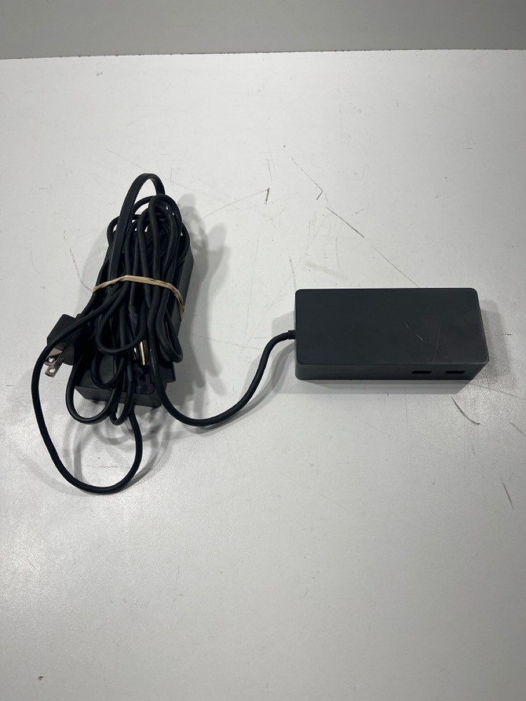 MICROSOFT SURFACE DOCK STATION 1661 WITH CORDS (P15012294)