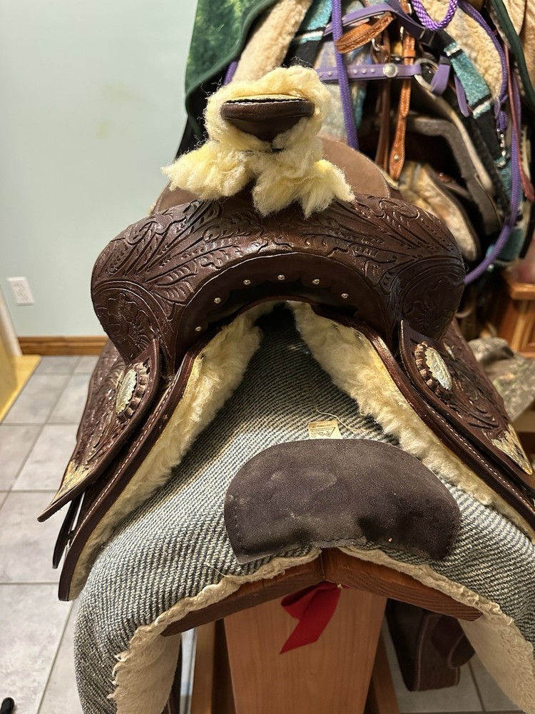 16” Winners Circle Show Saddle Brown