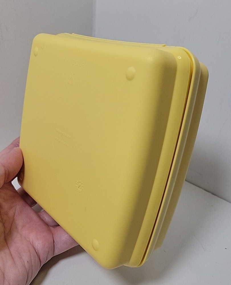 2007 Spongebob Squarepants Tupperware Sandwich Snack Container Box EUC