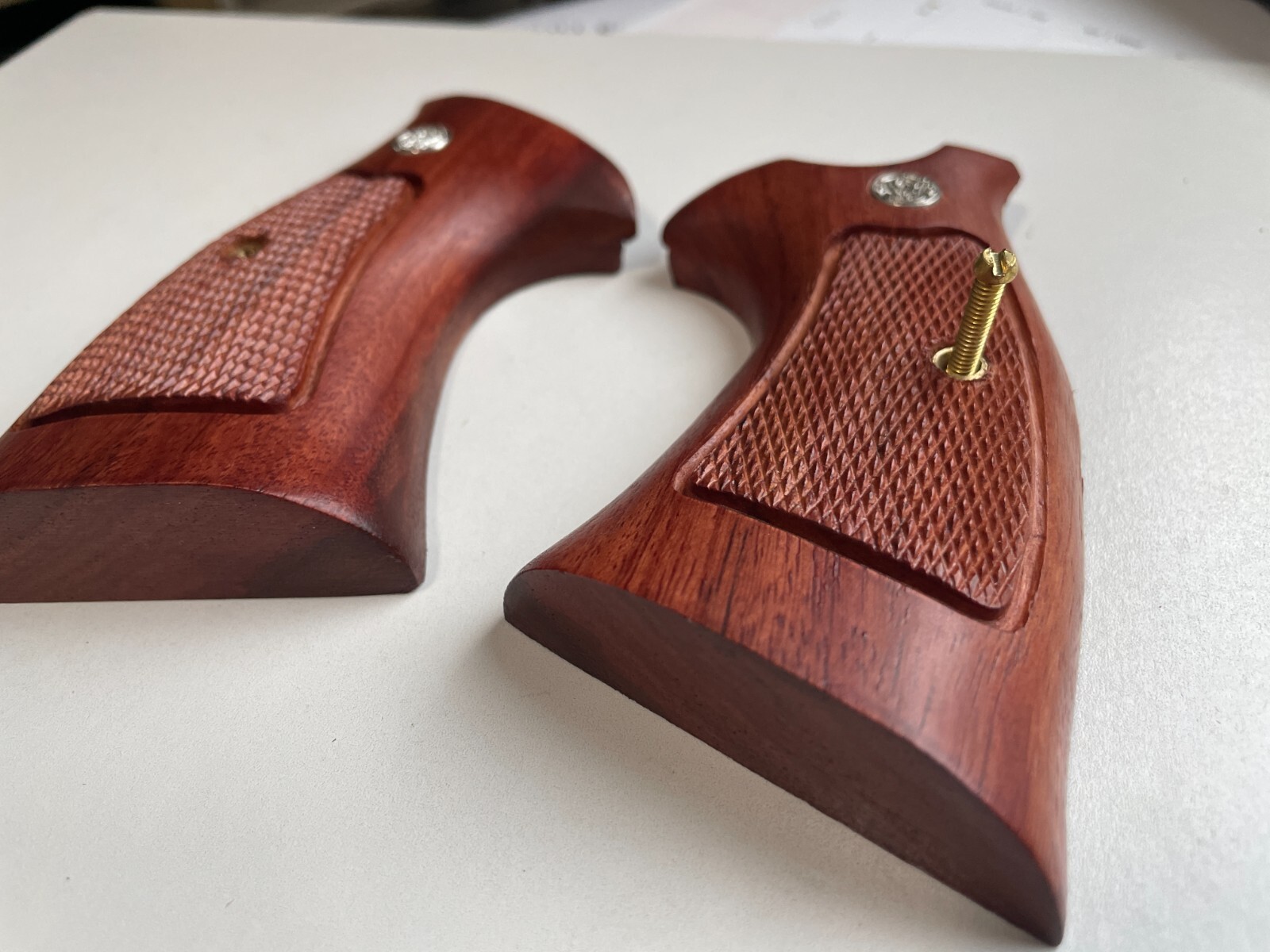 New Checker Wood Decorative Grips for S&W, K/L ROUND BUTT 686; pattern03