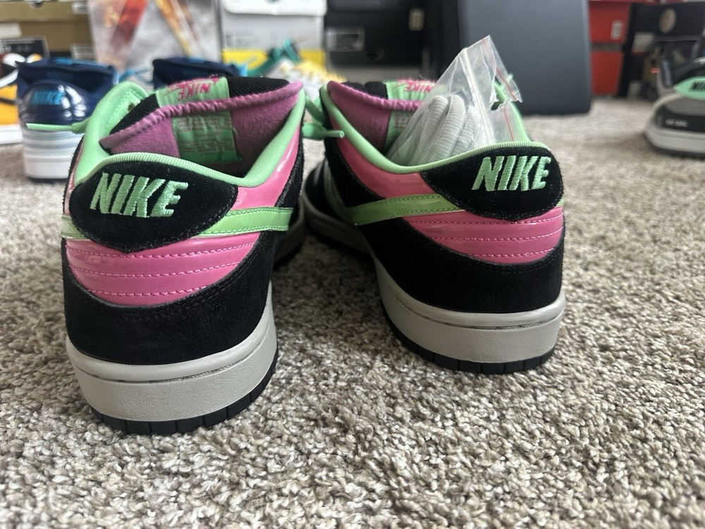 Nike SB Dunk Low Poison