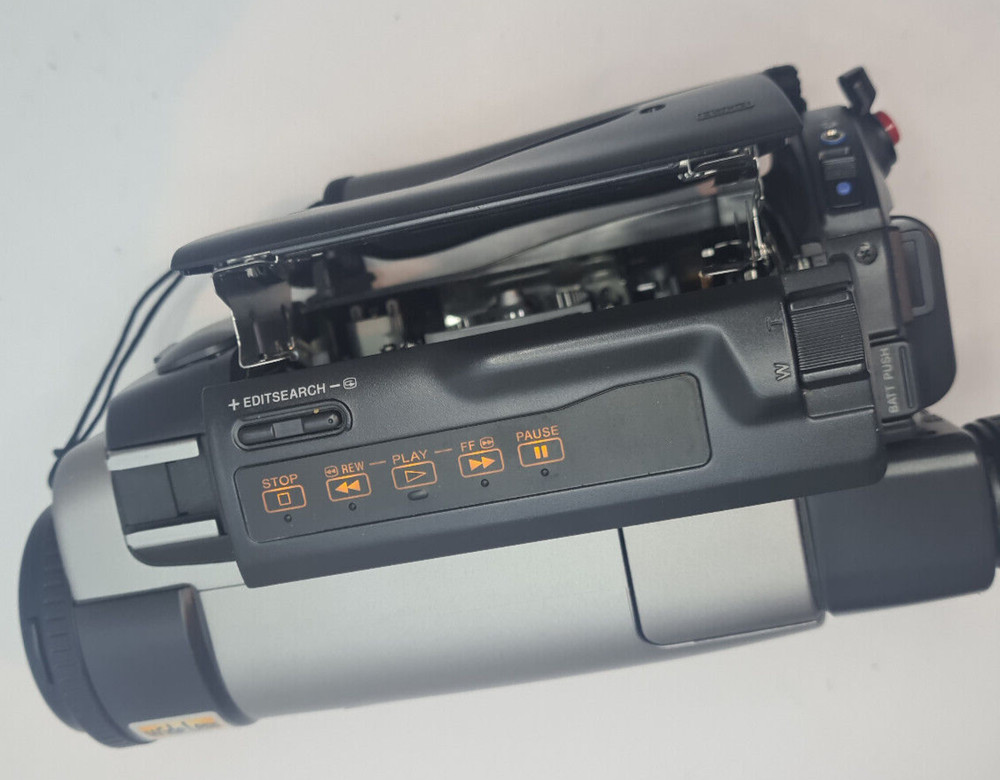 Sony CCD-TR3100E Handycam Video 8 Camcorder Bundle Fully Working