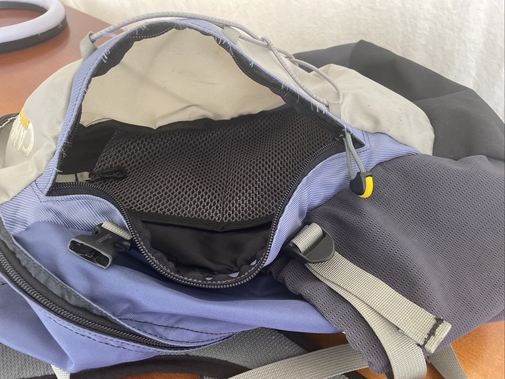 Camelbak ISIS Backpack Blue Grey Adjustable Waist Shoulder Strap Day Pack