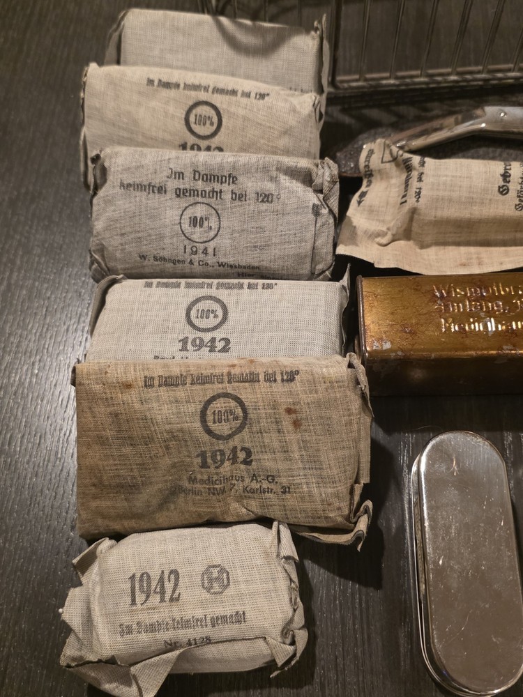 SCARCE LUFTWAFFE BOMBER CREW FIRST AID KIT COMPLETE
