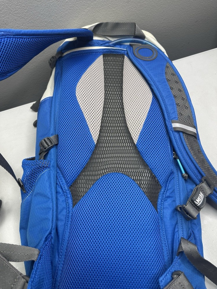 New CamelBak Highwire 20 Hiking Hydration Backpack Bag Pack Blue with Bladder