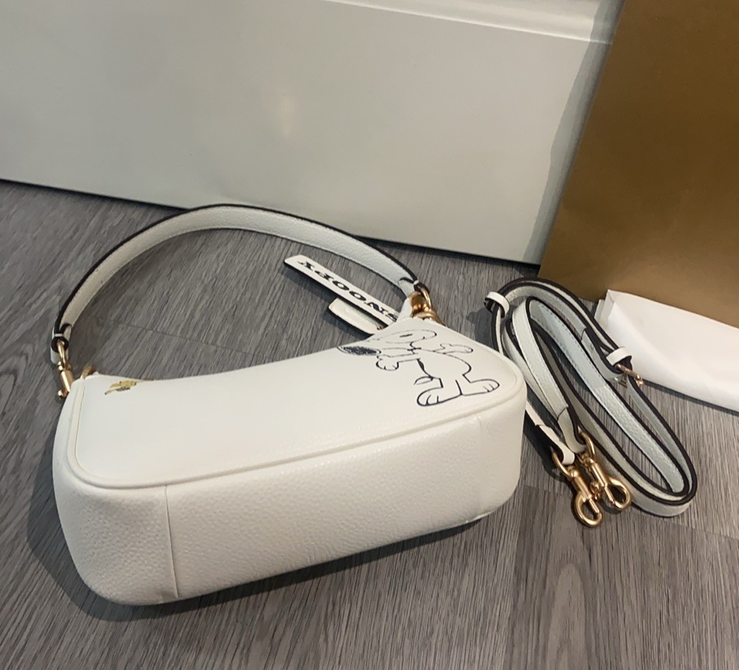 COACH x PEANUTS Teri Shoulder Bag Snoopy Chalk Multi CBJ76 Outlet NEW