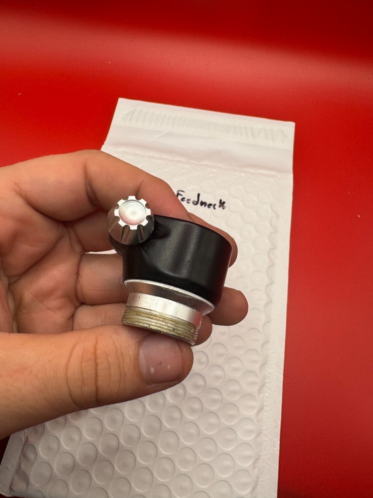 Dye Clamping Feedneck