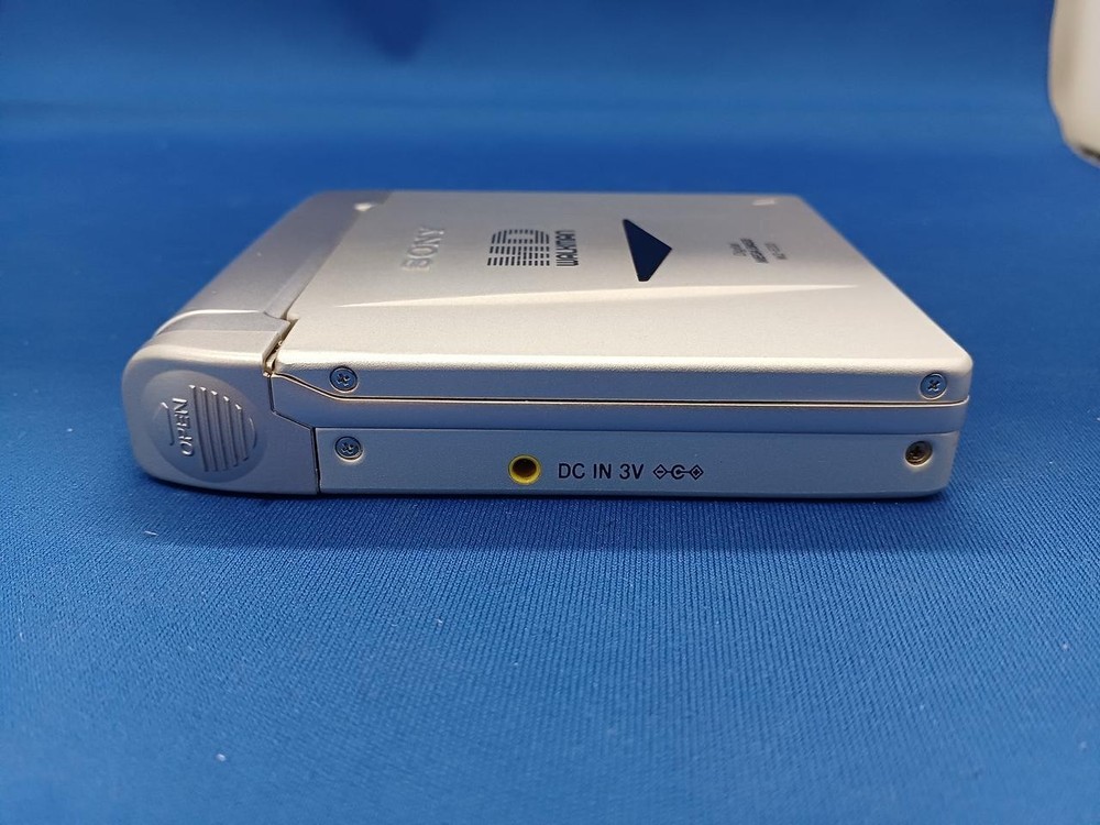 Sony MZ-E33 Portable MD Player Walkman w/Original Box