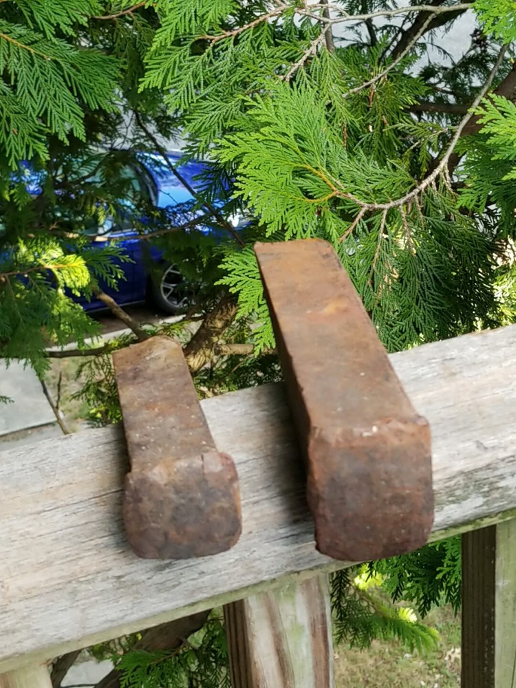 2 MANUAL WEDGE LOG SPLITTERS