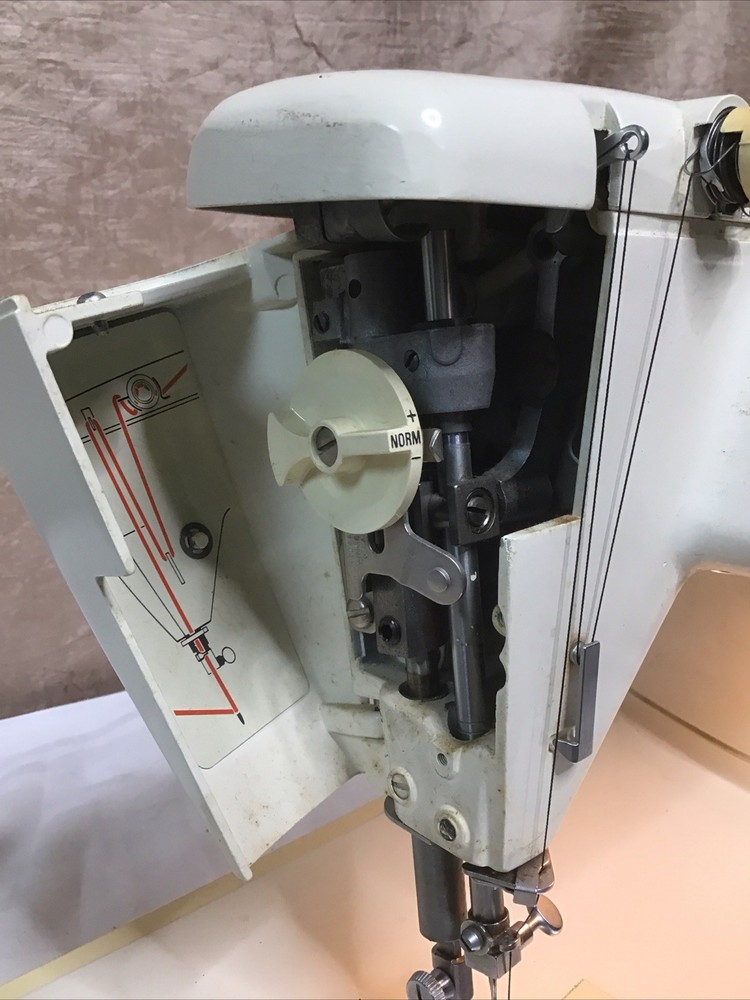 Vintage Singer Model 758 Touch & Sew / Zig-Zag Working