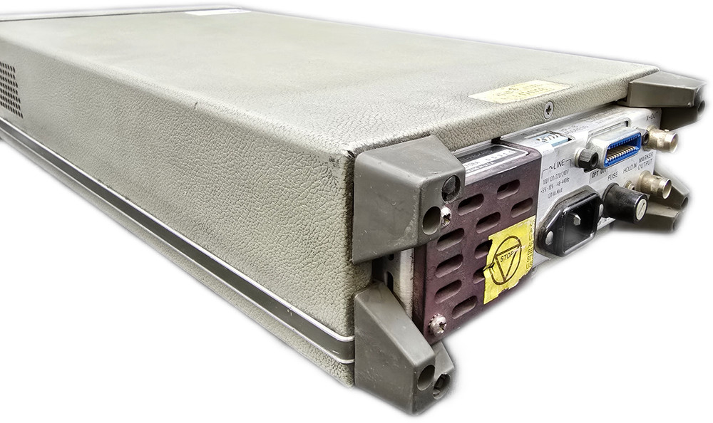 HP 8116A Pulse/Function Generator w/Cable