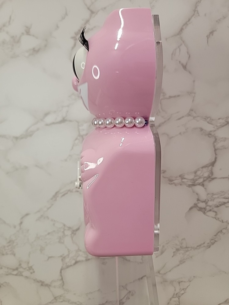 Pink Satin Lady Kit Cat Klock Clock Display model