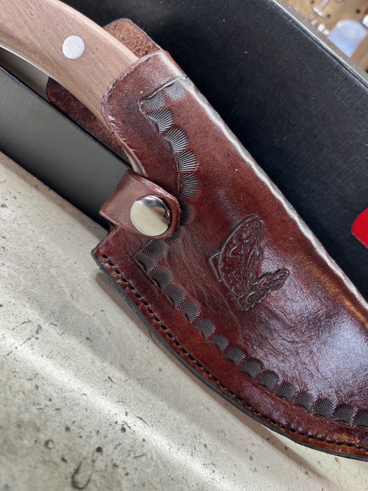 Handmade/hand sewn quality leather knife Sheath.With free full tang sharp knife