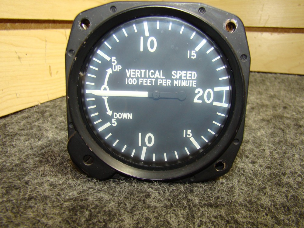 USED UMA (United Instruments) Vertical Speed Indicator PN: 7000, Code C26