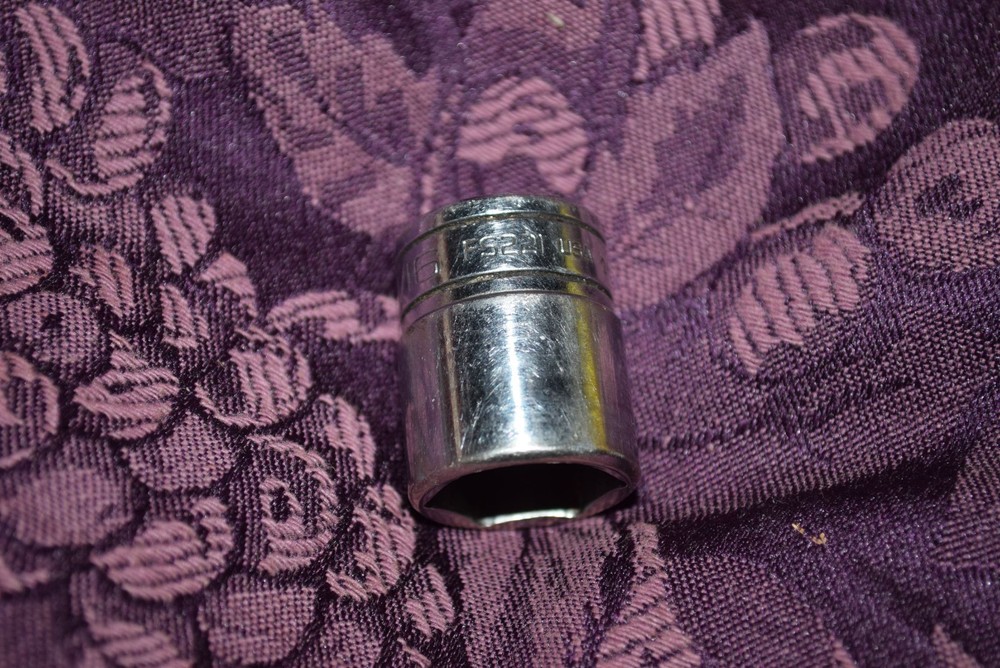 Snap On Tools 11/16" Shallow Socket 3/8" Drive 6 Point FS221 USA New Script