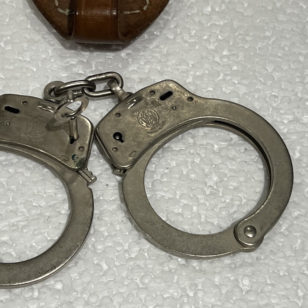 Smith & Wesson 350107 Chain Link Model 100 High Security Handcuffs with Key