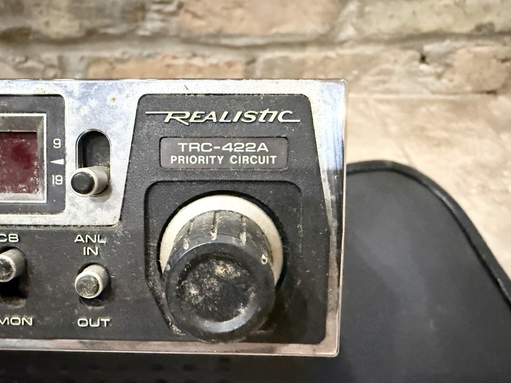 Radio Shack Realistic TRC-422A CB Unit With Dynamic Microphone