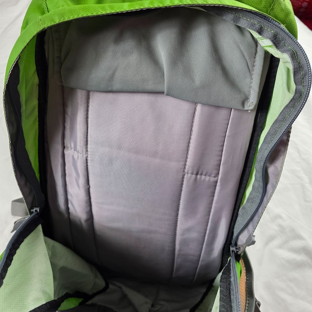 Camelbak Rim Runner Hydration Backpack Green Lightweight Hiking Pack Camping