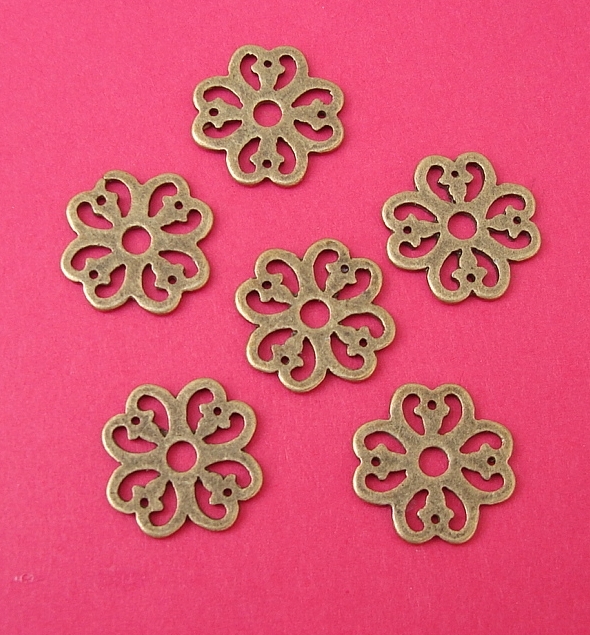 20pcs-Pendant, Charm Connector Flower Antique Bronze Alloy 15mm.