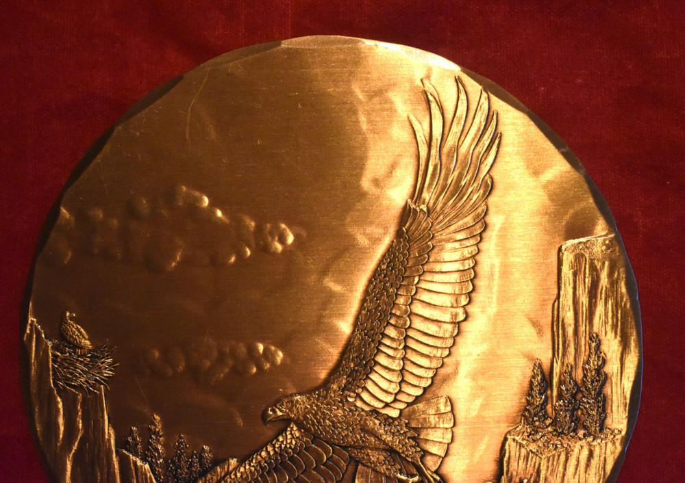 VINTAGE WENDELL AUGUST FORGE SOLID BRONZE SOARING EAGLE PLAQUE 3 1/2"
