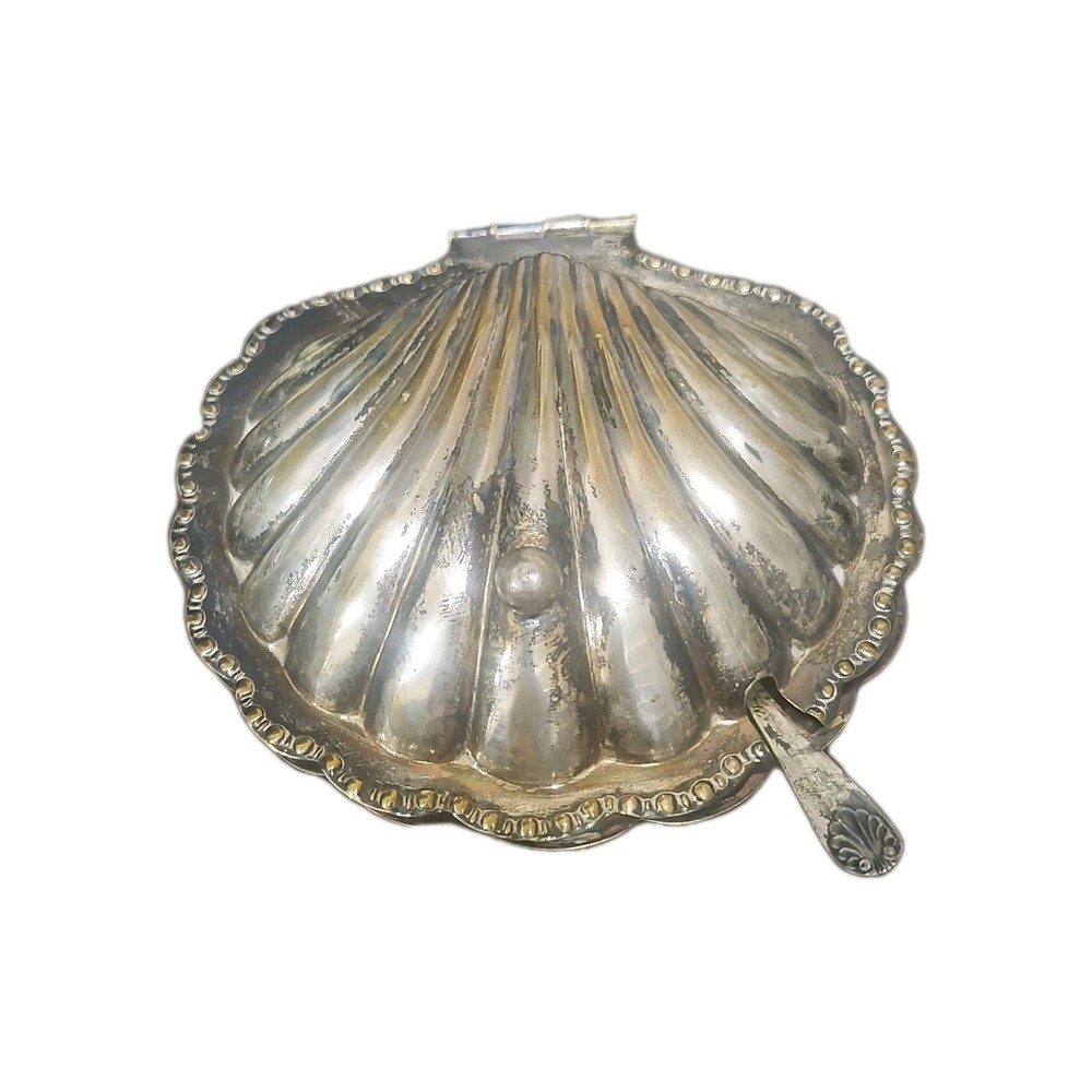 Vtg Cheltenham England Silverplate Clam Shell Milk Glass Liner Butter Server
