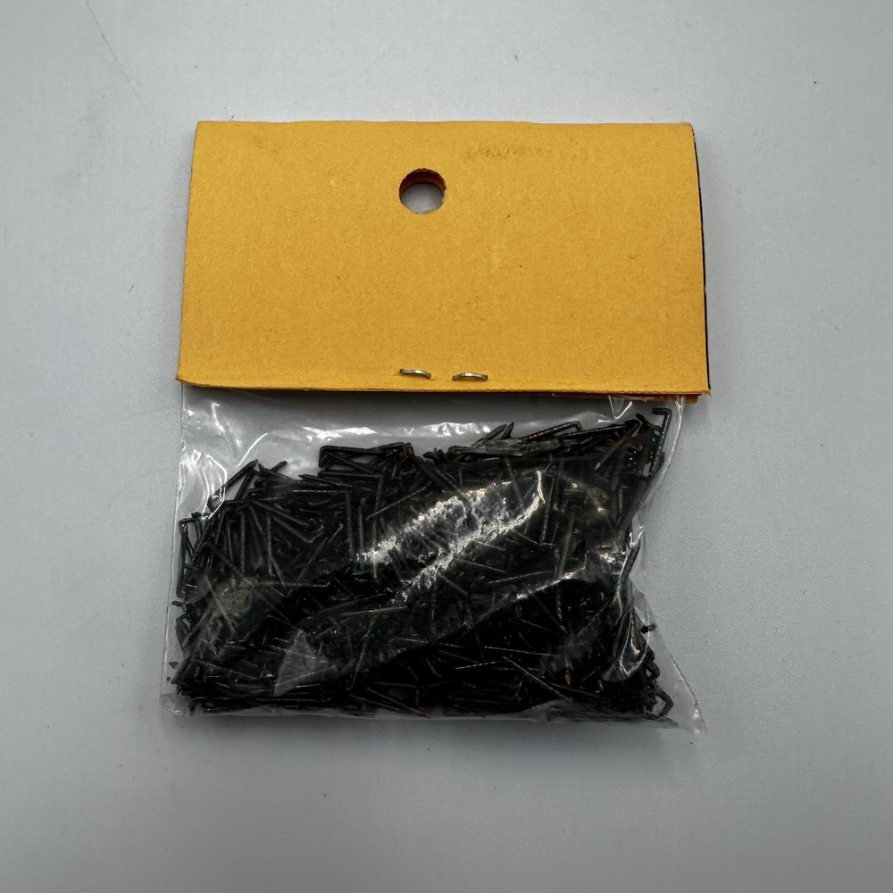 Micro Engineering company Medium Spikes 800 PCs 30-104 New In Packaging