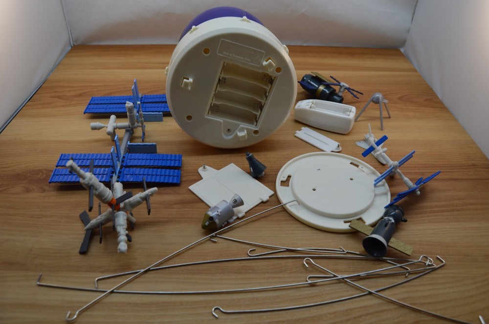 Venture View Space Exploration Mobile Remote Control Light Up Earth 