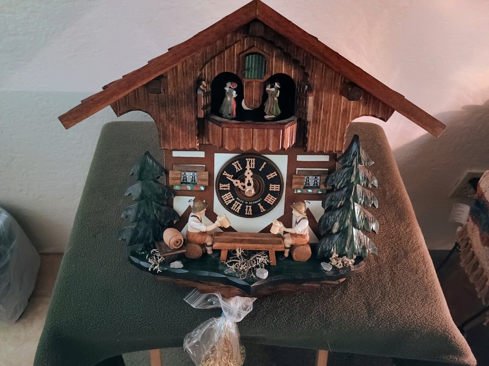 German Black Forest Cuckoo with music
