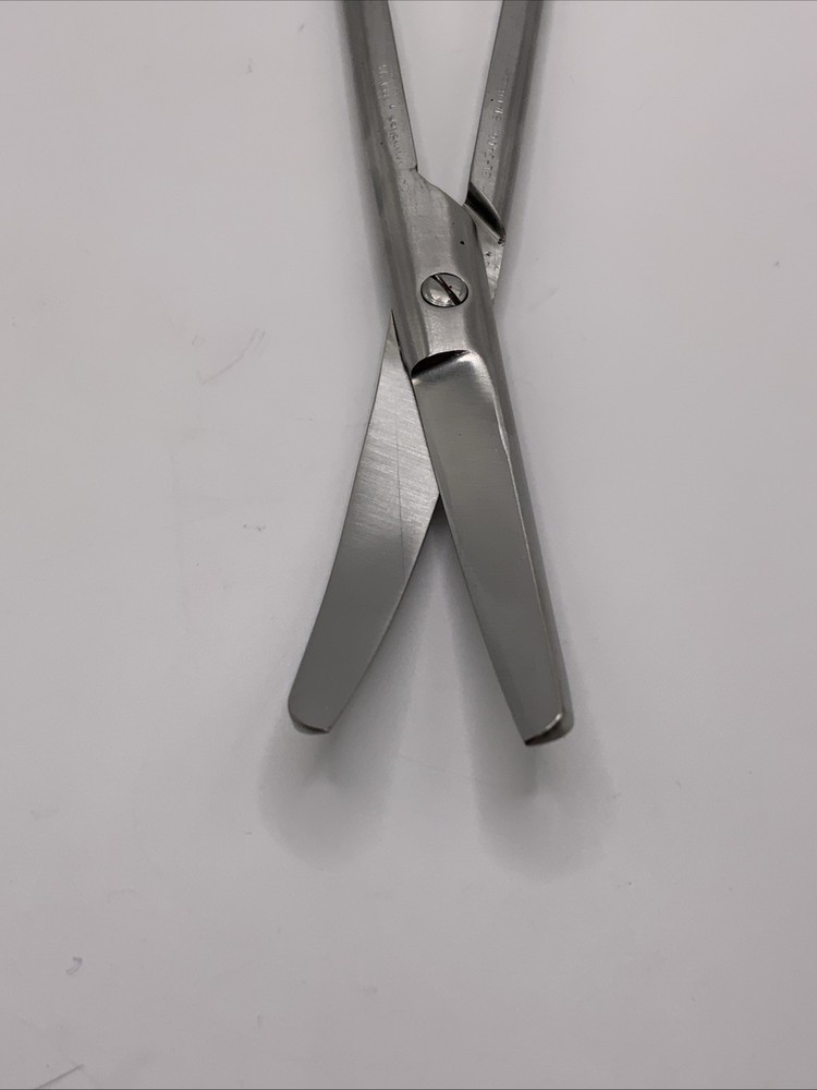 V. Mueller Curved Blunt Tip Scissors GL3406