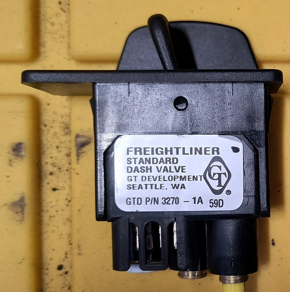 FREIGHTLINER INTER AXLE LOCK SWITCH VALVE GTD 3270 1A