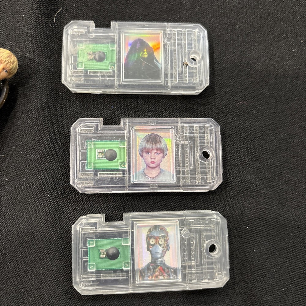6 Star Wars Figurines & 3 CommTech Chips