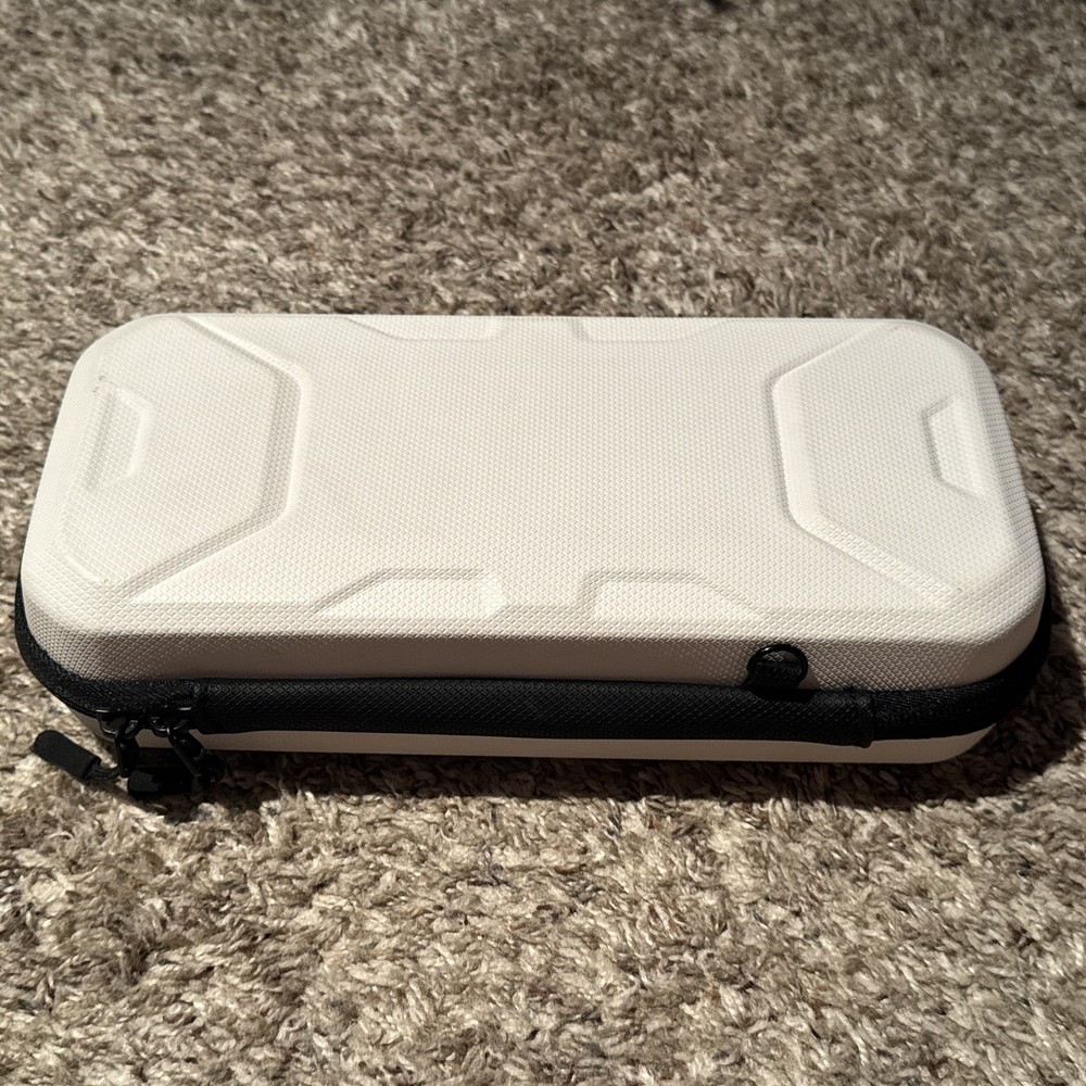 Nintendo Switch Mumba Carrying Case Very Good Condition with Strap
