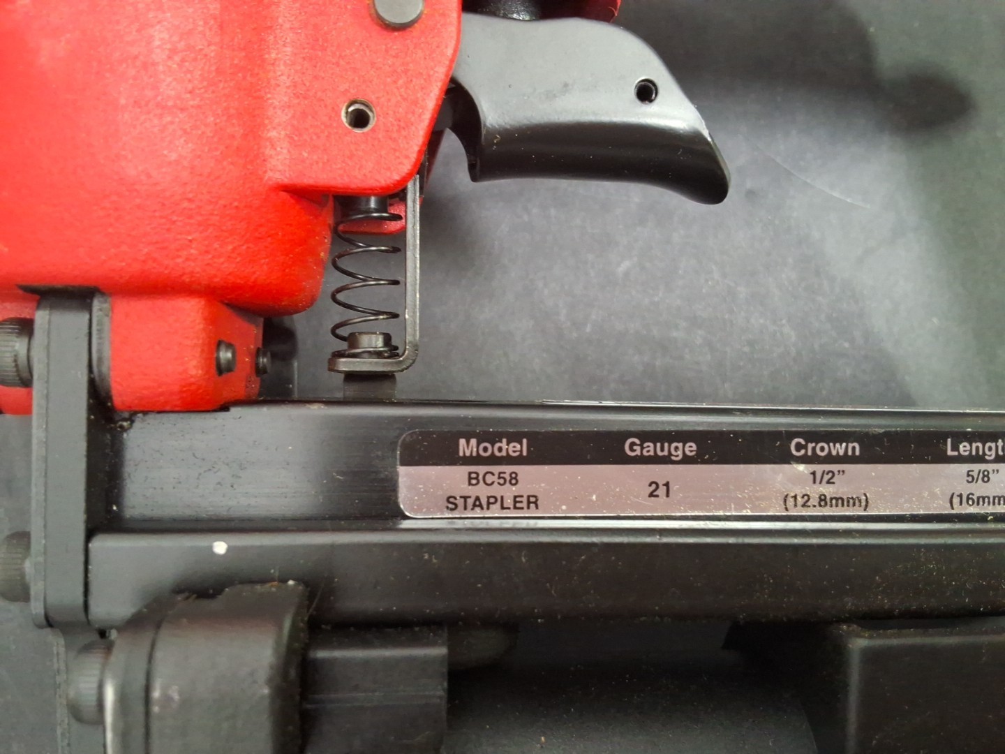 Senco BC58 Button Cap Staple Gun 21GA