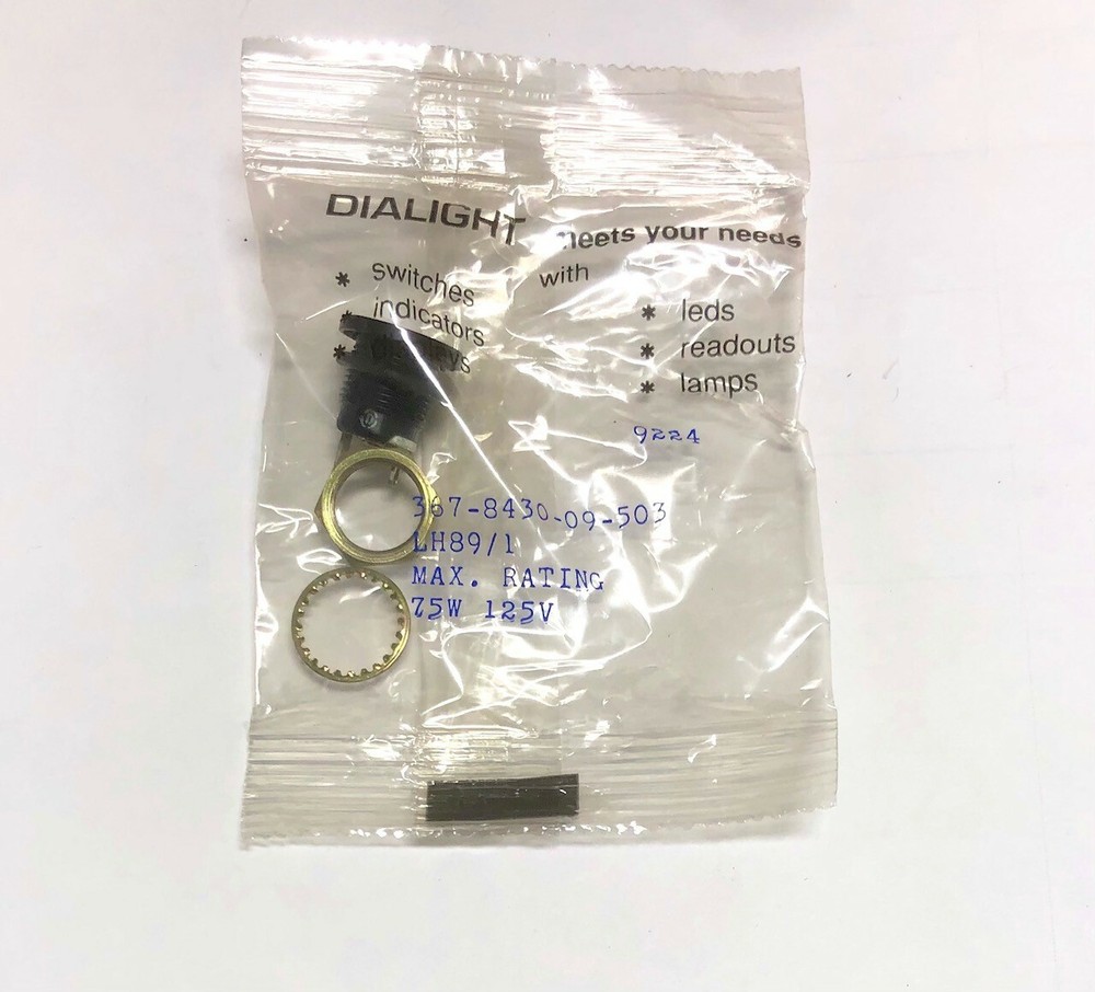 367-8430-09-503 DIALIGHT Panel Mount Lamp Socket NEW!