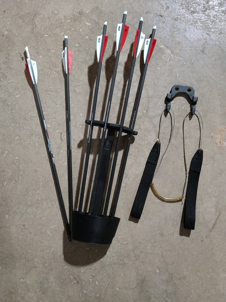 Horton crossbow with scope and quick quiver