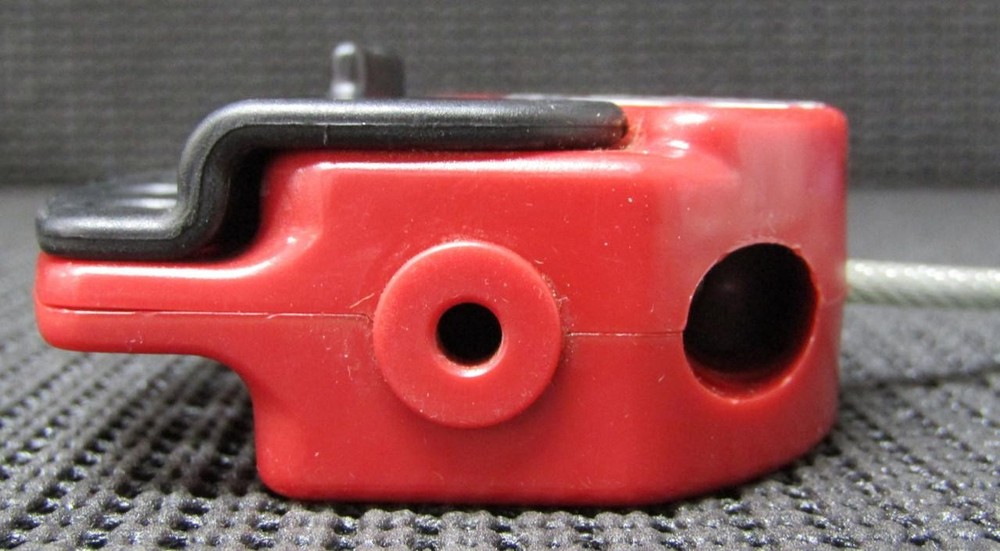 MASTERLOCK S806 2921CF 1.8M RED ADJUSTABLE CABLE LOCKOUT - NEW NO BOX