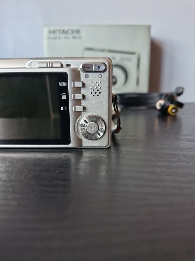 Hitachi Digital Camera HDC-756E 7.0MP Silver