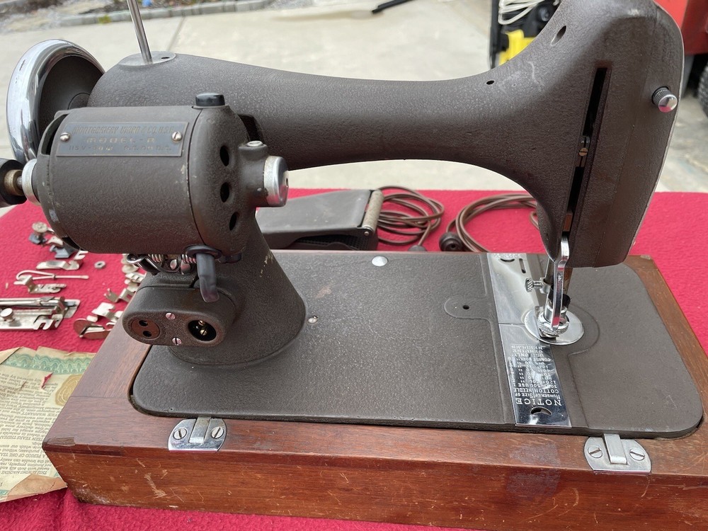 Montgomery Ward 1940's Rotary Sewing Machine Supreme Streamlined Model - R