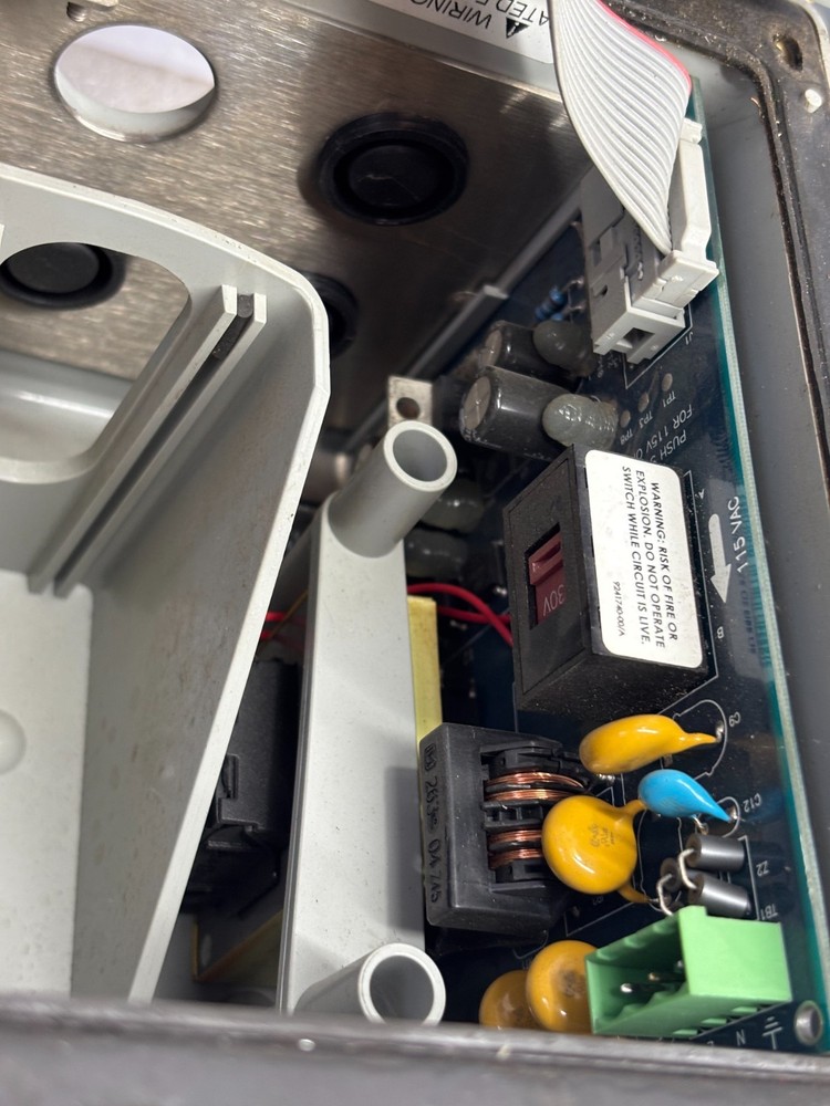 Rosemount Emerson 1056-01-20-38-AN- Analyzer 1056